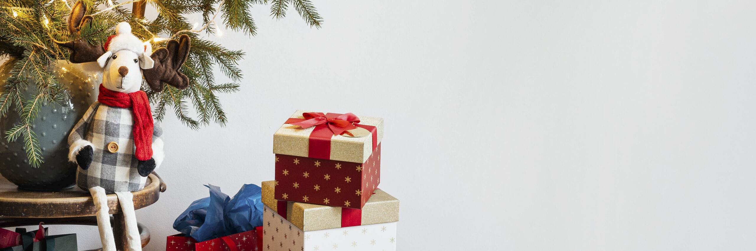 Festive Christmas present twitter banner